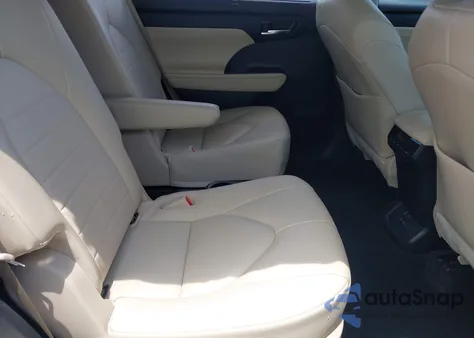 2023 Toyota Highlander Hybrid Xle z USA, uszkodzony, nr VIN 5TDKARAH1PS521640